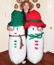 Giant knitted snow-people trick photograph - Photography Group